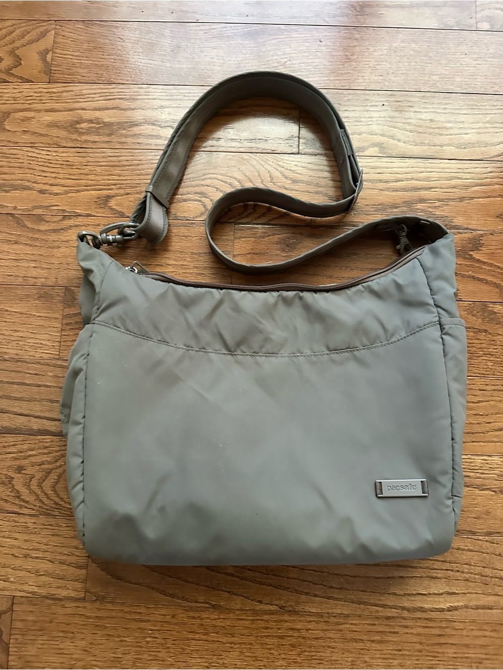 Pacsafe CitySafe 200 GII Anti-Theft Shoulder Crossbody Bag Womens Travel Gray